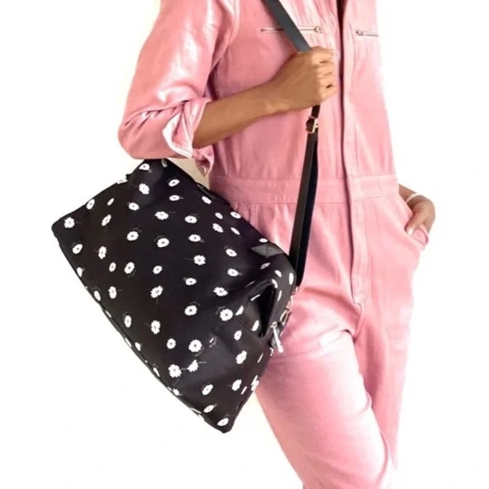 Alice + Olivia Daisy Print Duffel Bag & Matching Bucket Beach Hat - Tote Bag